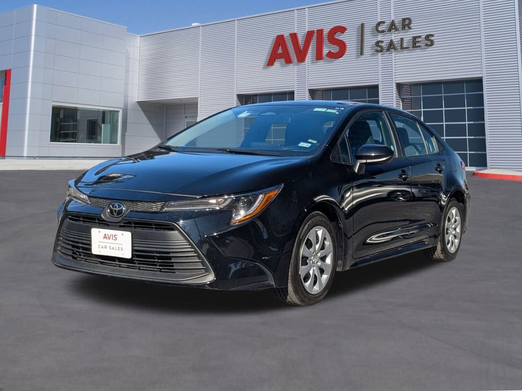 Used 2025 Toyota Corolla LE image 1