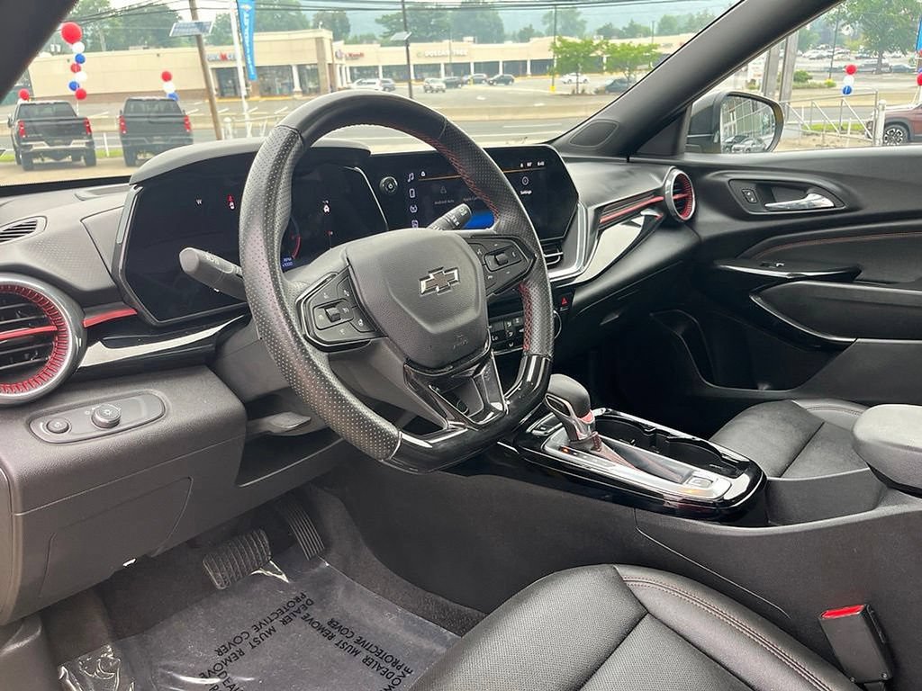 Certified 2024 Chevrolet Trax RS w/ Sunroof Package FWD image 21