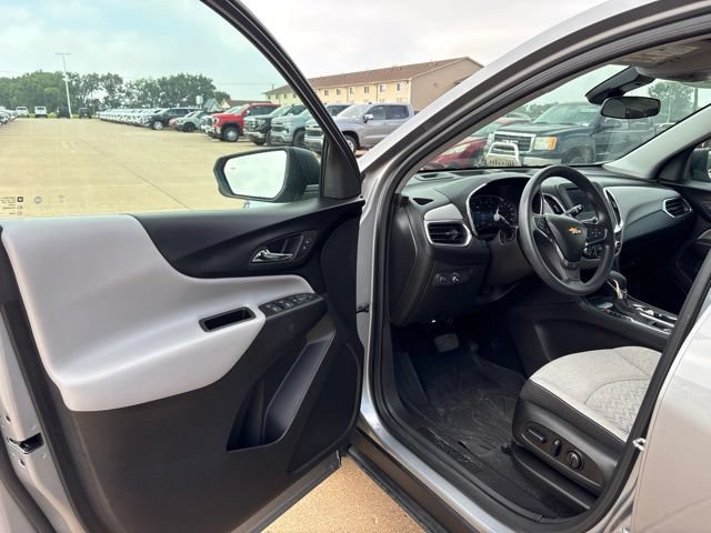 Used 2024 Chevrolet Equinox LS w/ LS Convenience Package FWD image 9