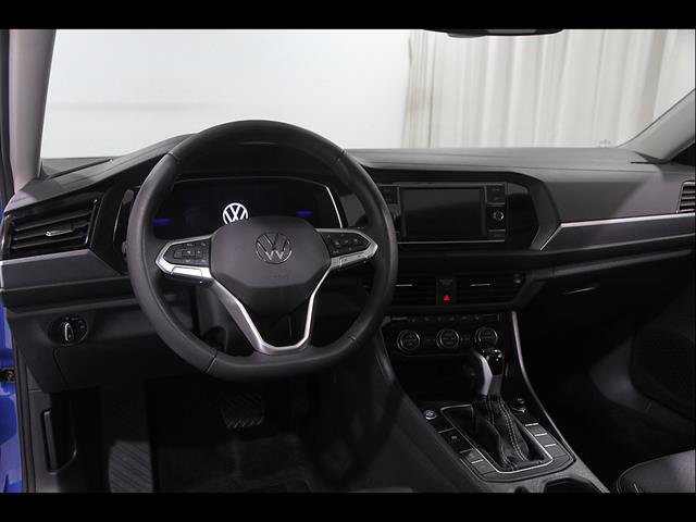 Certified 2024 Volkswagen Jetta SE w/ Panoramic Sunroof Package FWD image 6