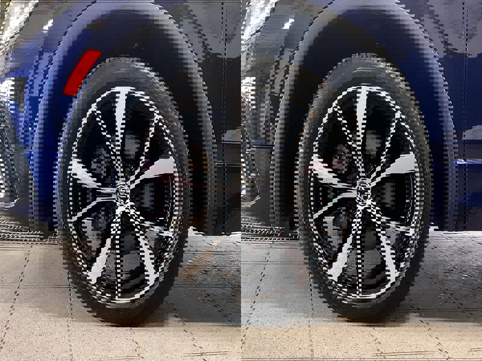 Used 2022 Volkswagen Tiguan SEL R-Line AWD/4WD image 7