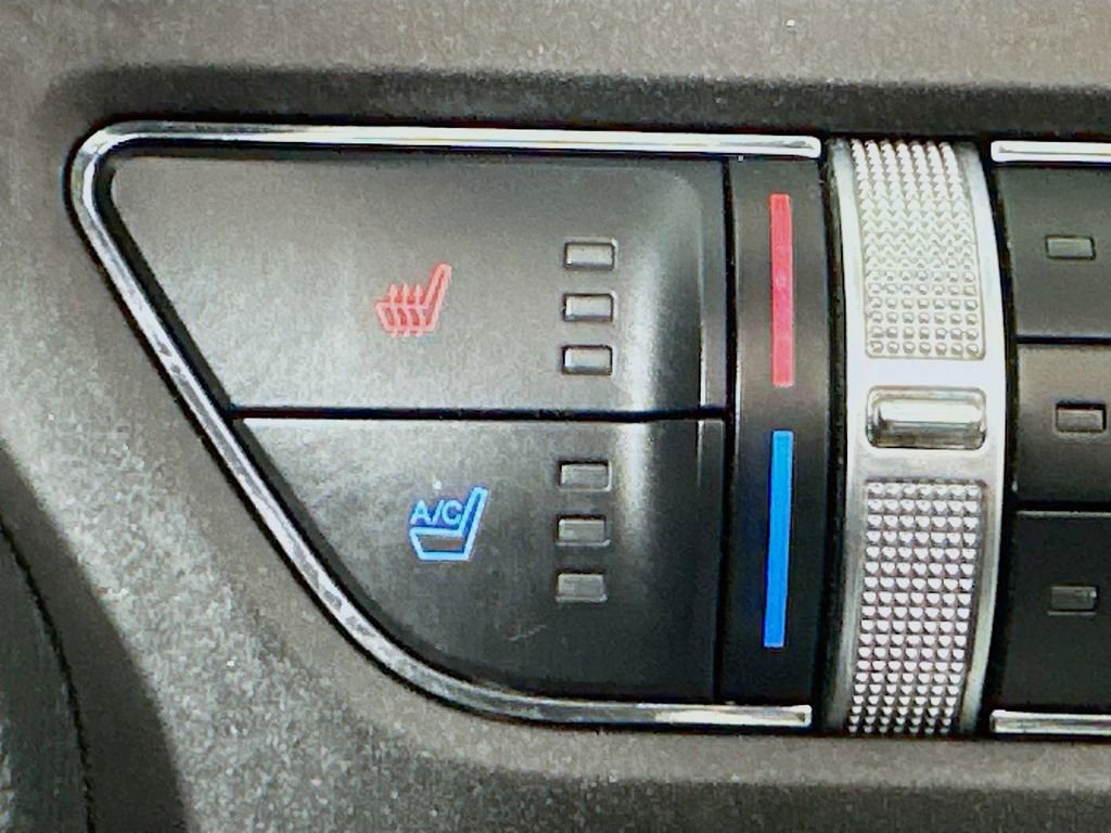 Used 2020 Ford Mustang Premium RWD image 23