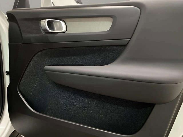 Used 2025 Volvo XC40 B5 Plus image 87