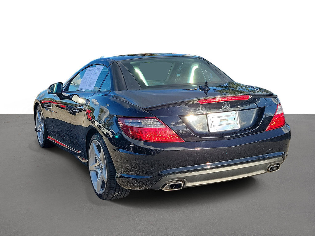 Used 2016 Mercedes-Benz SLK 300 image 4