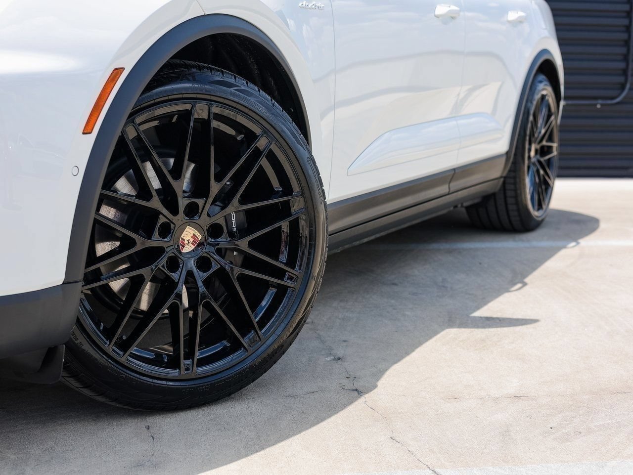 New 2025 Porsche Macan Electric RWD image 12
