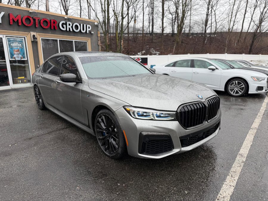 Used 2020 BMW 740i xDrive w/ M Sport Package image 10