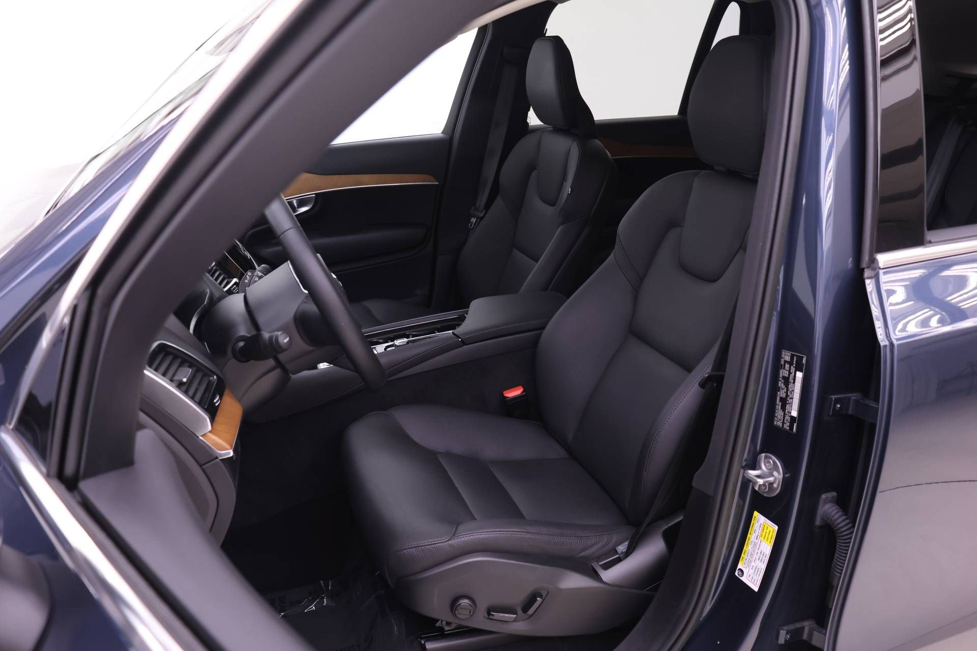 Used 2023 Volvo XC90 B6 Plus AWD/4WD image 7