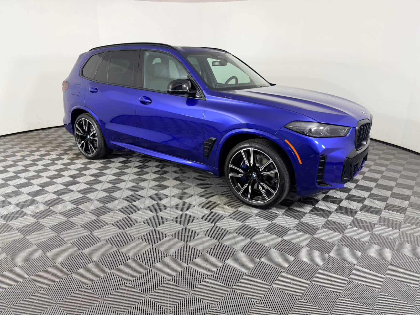 New 2026 BMW X5 M60i image 1
