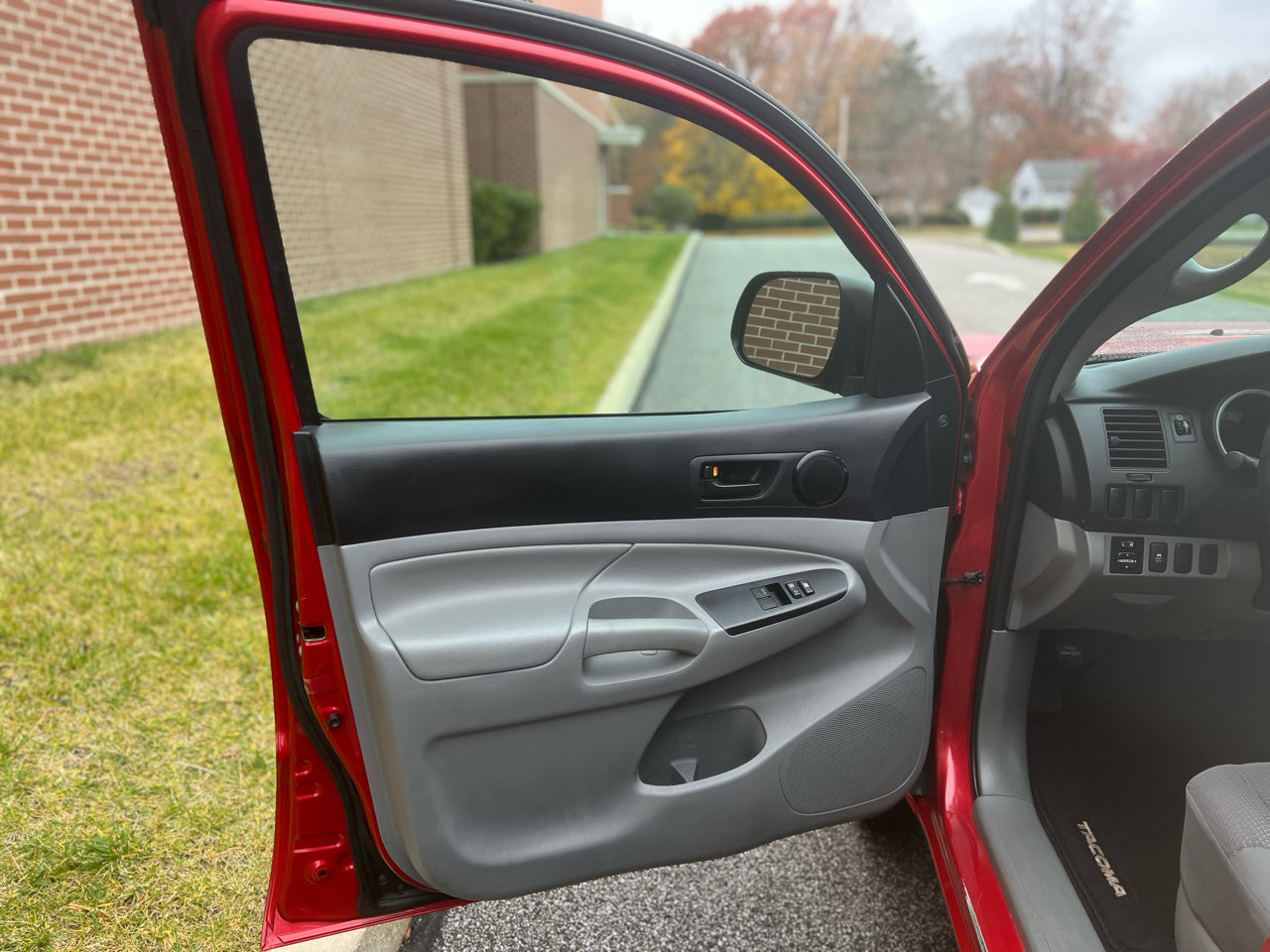 Used 2013 Toyota Tacoma 2WD Access Cab image 25