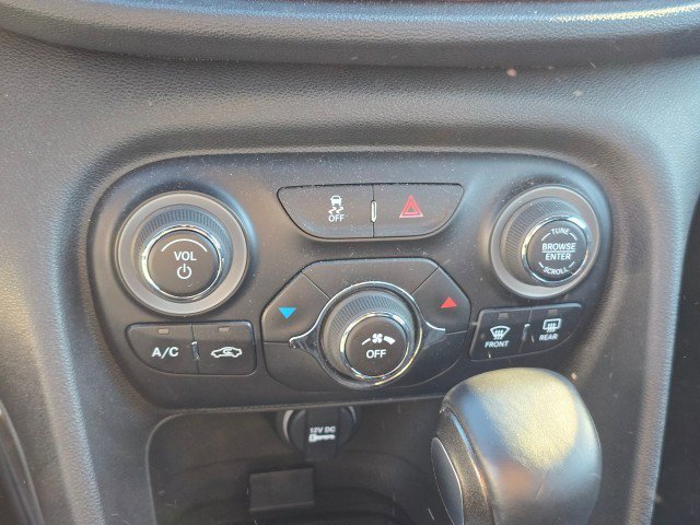 Used 2015 Dodge Dart SXT image 32