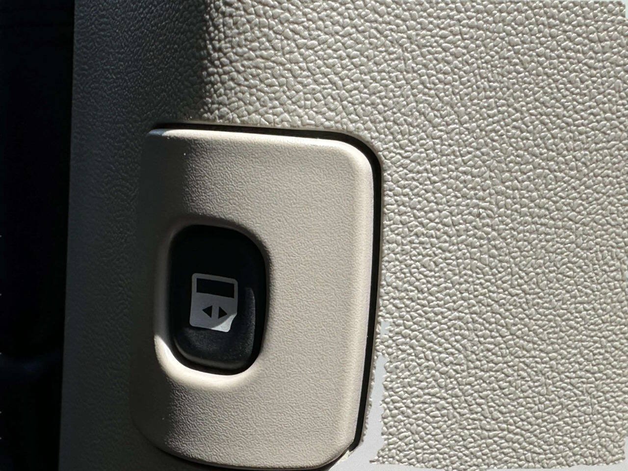 Used 2015 Dodge Grand Caravan SXT FWD image 25