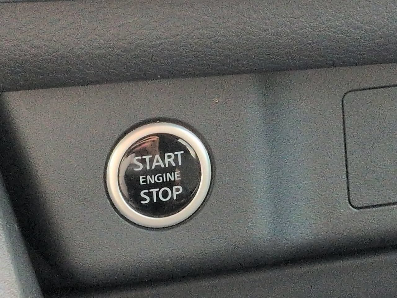 Used 2022 Nissan Rogue SV FWD image 26