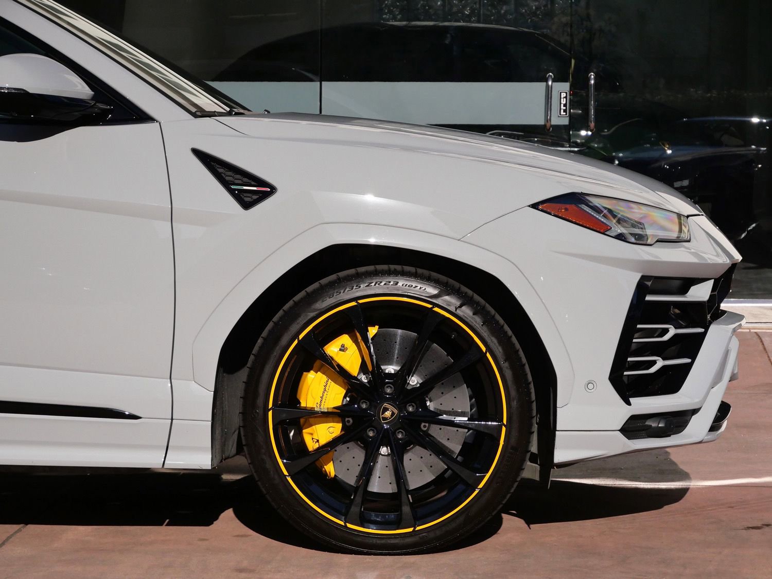 Used 2022 Lamborghini Urus AWD/4WD image 9