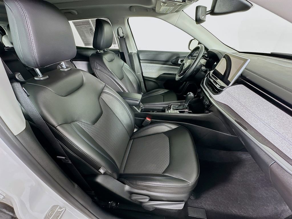 Certified 2022 Jeep Compass Latitude w/ Sun and Sound Group image 39