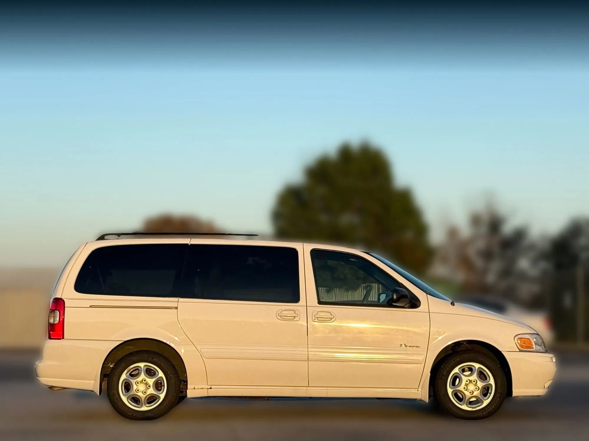 Used 2003 Oldsmobile Silhouette Premiere image 9