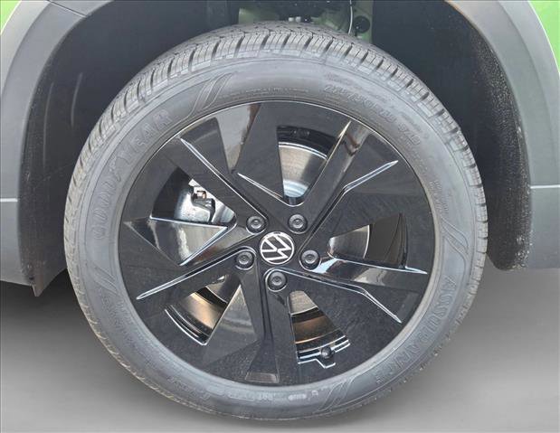 New 2026 Volkswagen Taos SE FWD image 10