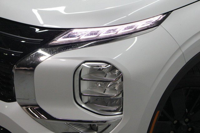 New 2026 Mitsubishi Outlander LE FWD image 2