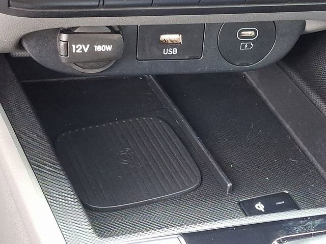 Used 2025 Hyundai Elantra SEL image 26