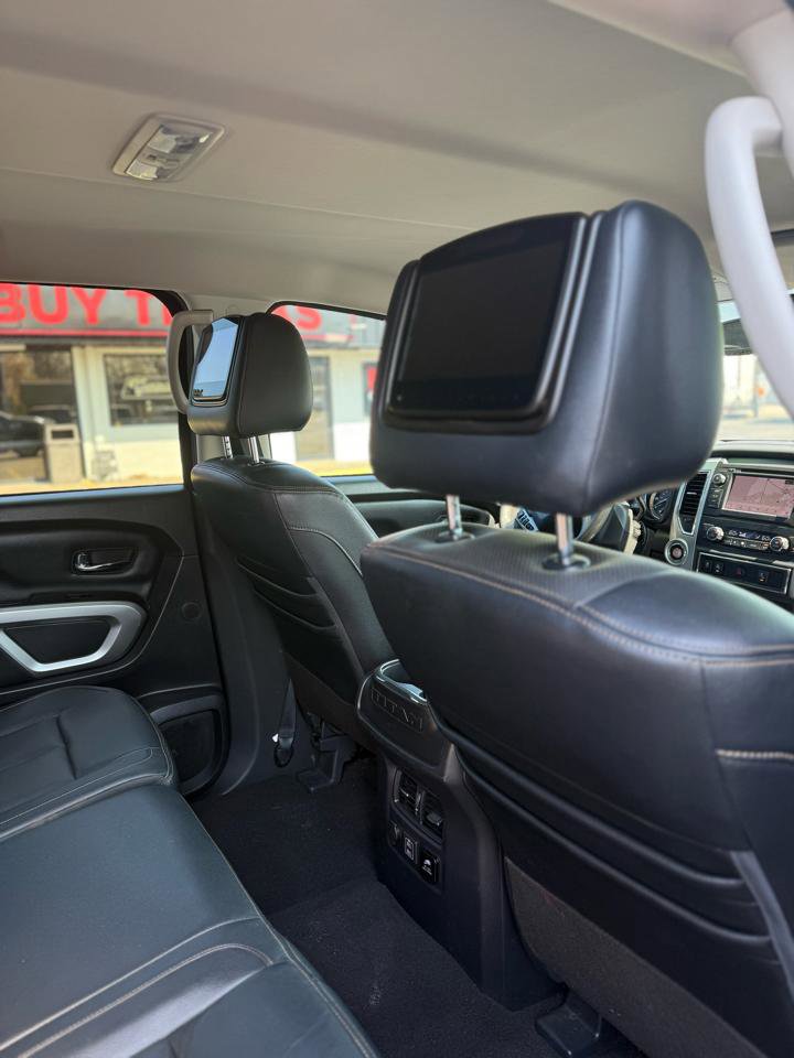 Used 2019 Nissan Titan SL w/ Chrome Package image 13