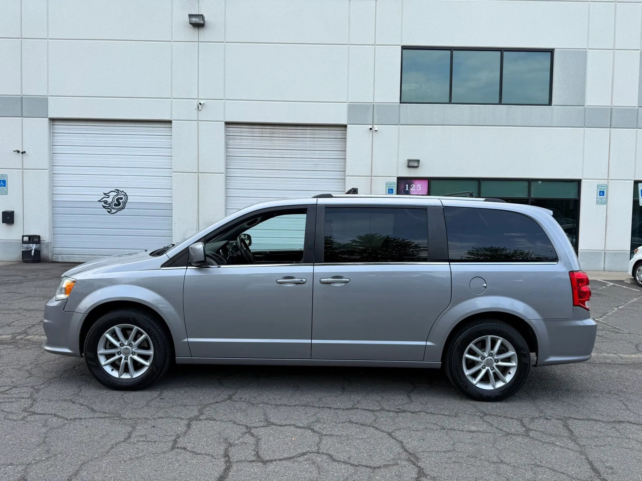 Used 2018 Dodge Grand Caravan SXT FWD image 5