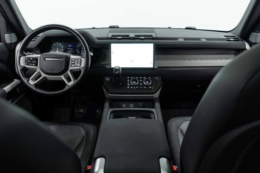 Used 2023 Land Rover Defender 130 X-Dynamic SE AWD/4WD image 10
