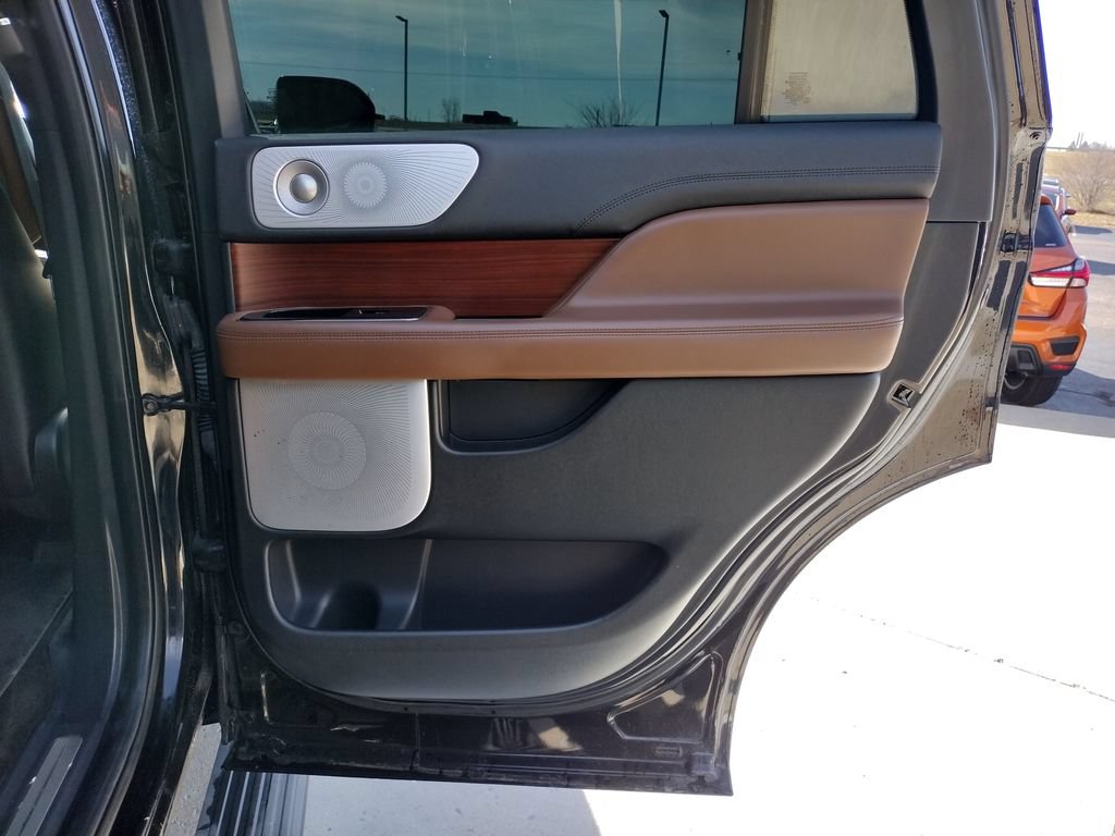 Used 2022 Lincoln Navigator Reserve AWD/4WD image 32