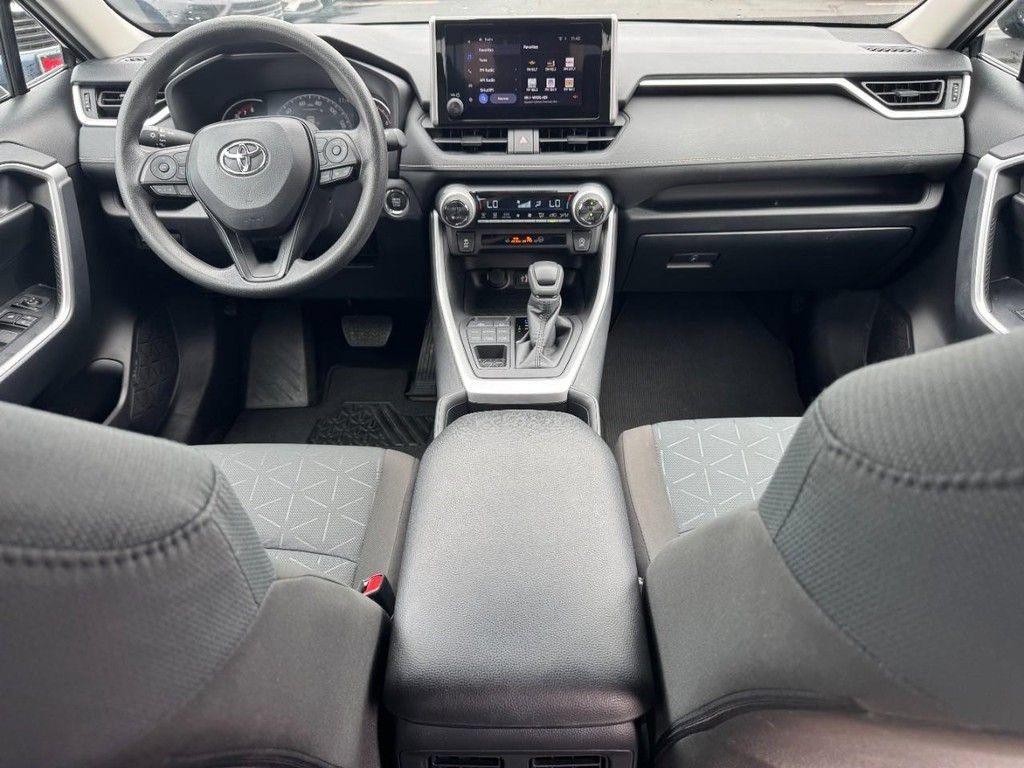 Used 2025 Toyota RAV4 XLE AWD/4WD image 17