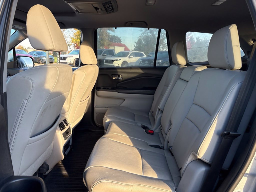 Used 2017 Honda Pilot Touring image 16