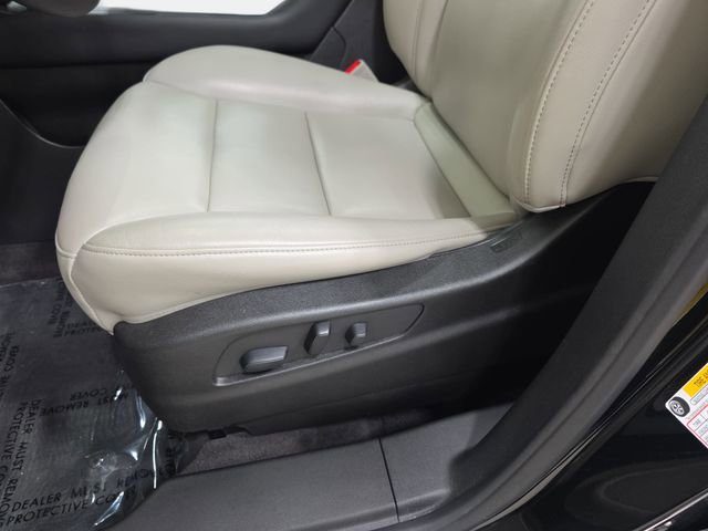 Used 2022 Cadillac XT4 Premium Luxury w/ Cold Weather Package image 26