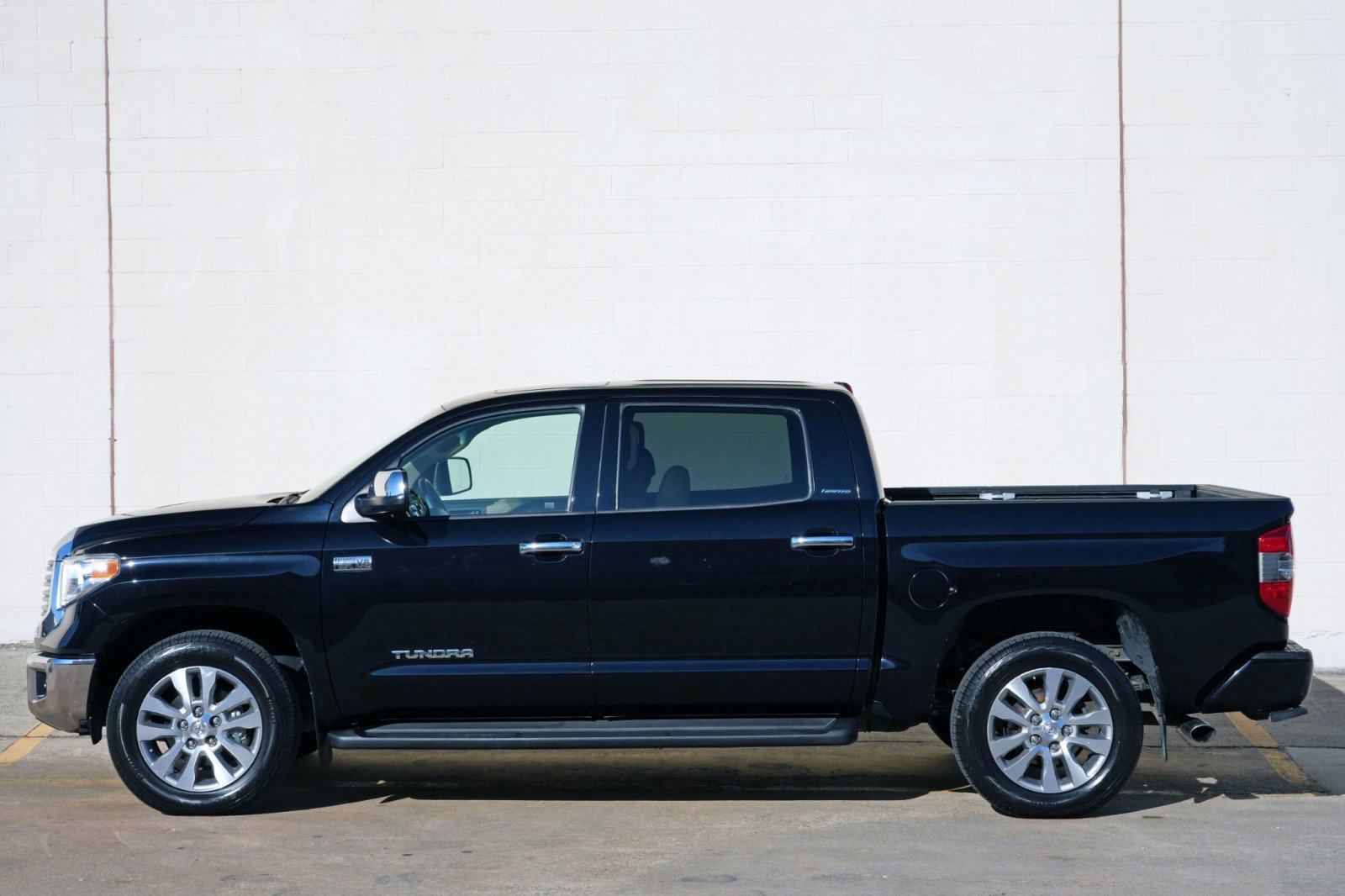Used 2014 Toyota Tundra Limited w/ Limited Premium Package AWD/4WD image 46