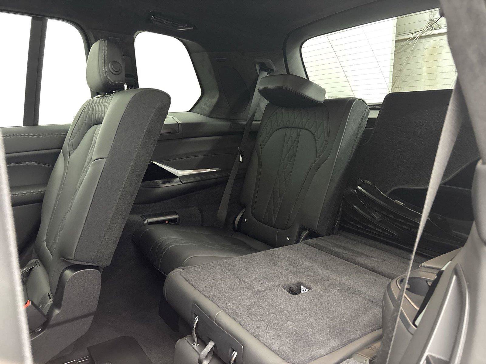 Used 2024 BMW X7 M60i AWD/4WD image 30