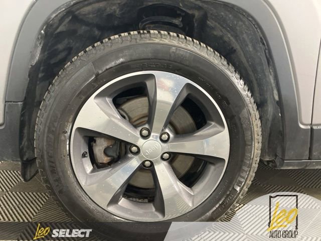 Used 2019 Jeep Cherokee Limited AWD/4WD image 23