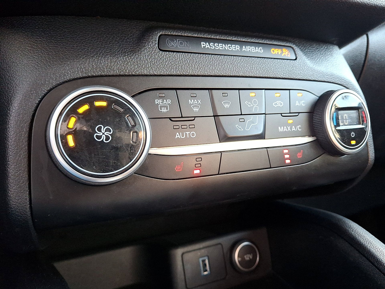 Used 2020 Ford Escape SE FWD image 19