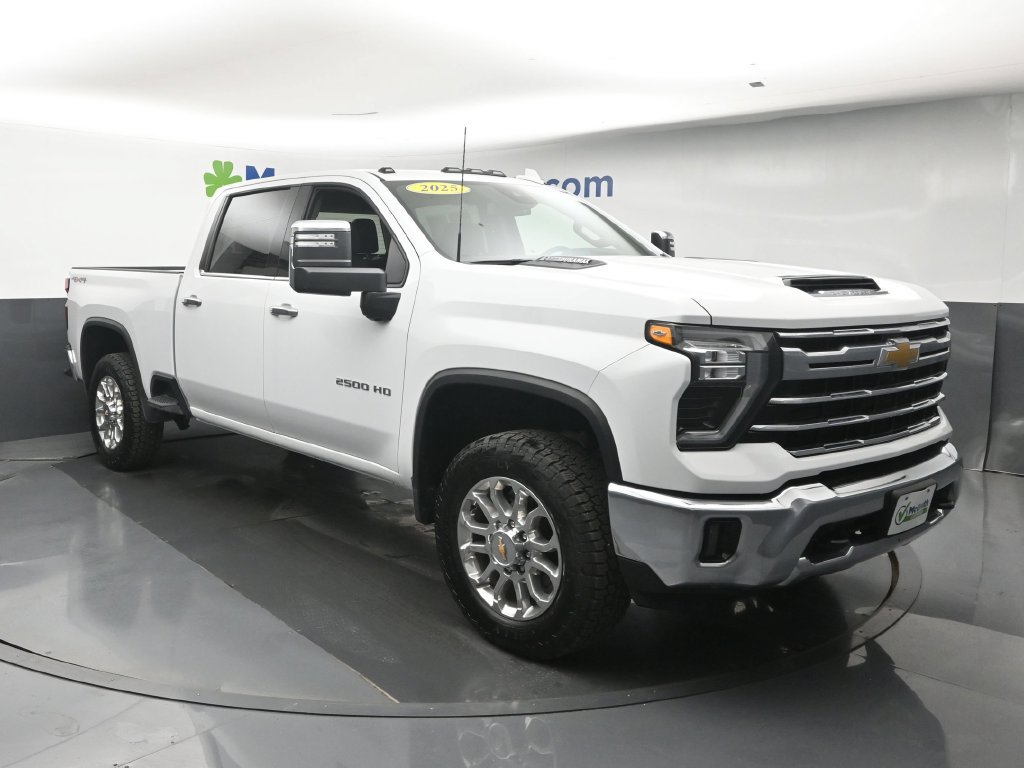 Used 2025 Chevrolet Silverado 2500 LTZ AWD/4WD image 2