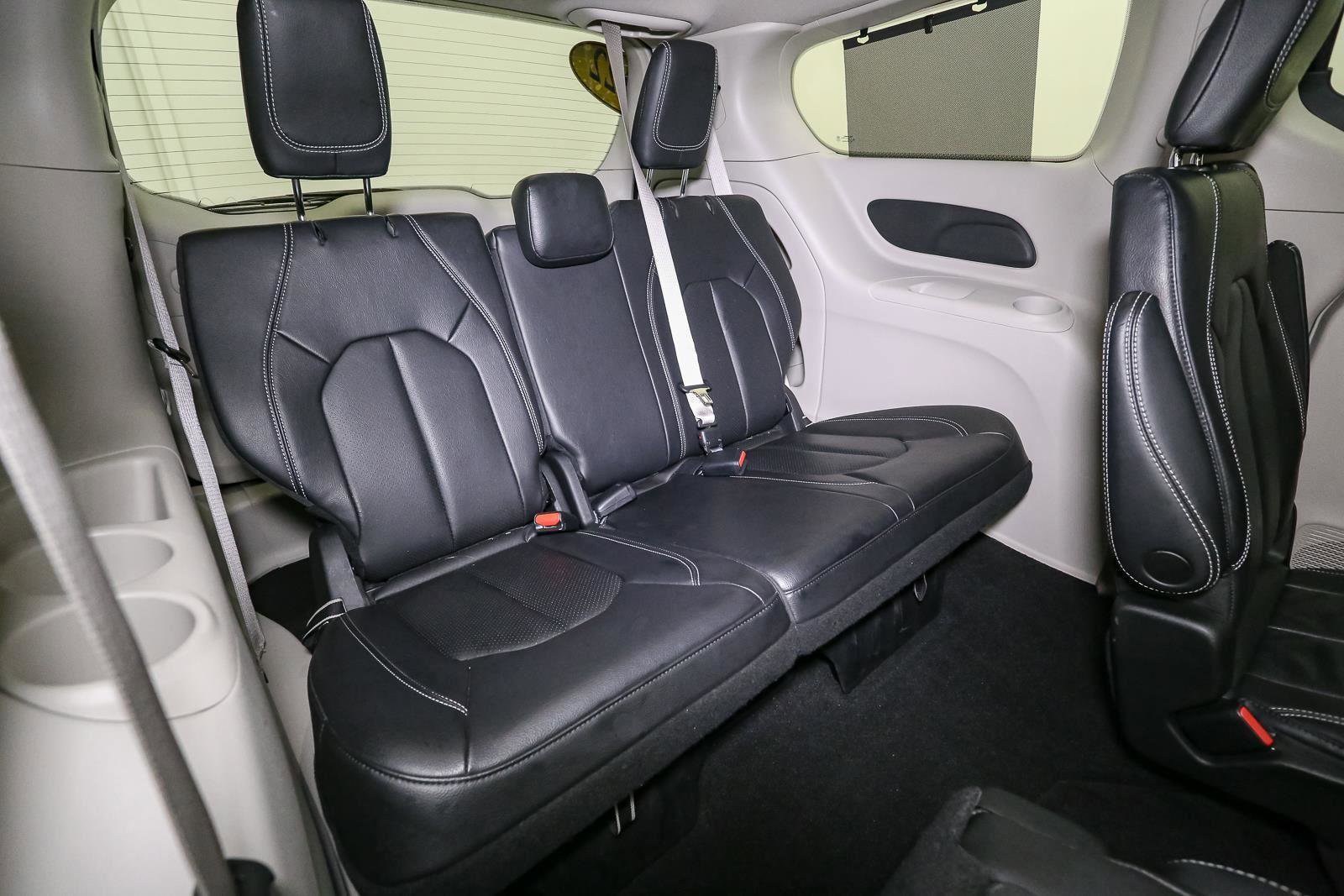 Used 2022 Chrysler Pacifica Touring-L image 24