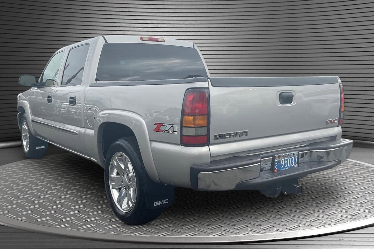 Used 2005 GMC Sierra 1500 SLT w/ Light Duty Power Package image 4