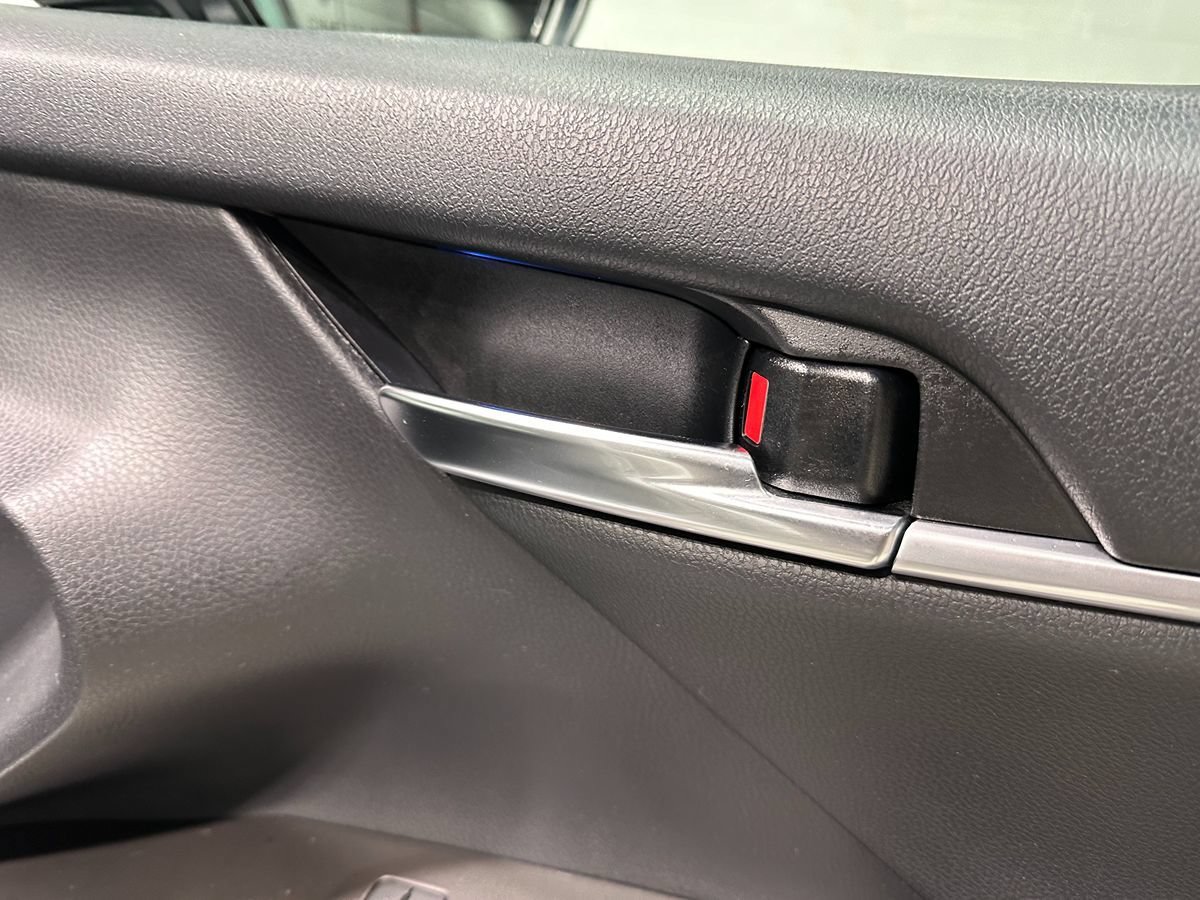 Used 2022 Toyota Camry XSE w/ Carpet Mat Package (TMS) FWD image 9