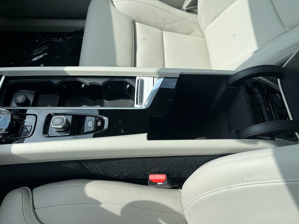 New 2026 Volvo XC60 B5 Ultra w/ Protection Package Premier image 32
