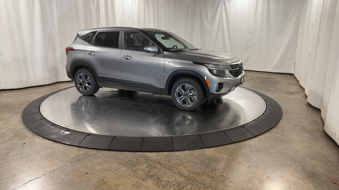 New 2026 Kia Seltos LX image 2