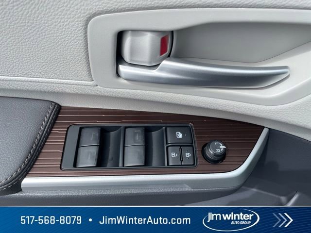 Used 2024 Toyota Sienna XLE FWD image 27