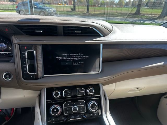 Used 2022 GMC Yukon Denali w/ Denali Premium Package image 15