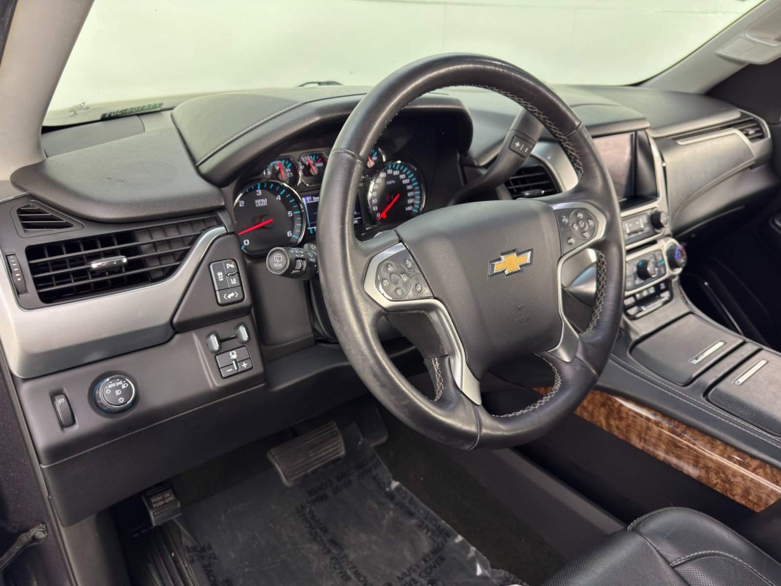 Used 2015 Chevrolet Suburban LTZ RWD image 13