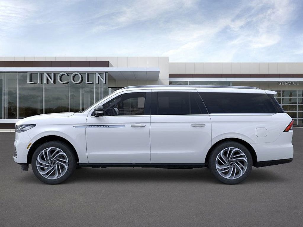 New 2026 Lincoln Navigator L Reserve AWD/4WD image 3