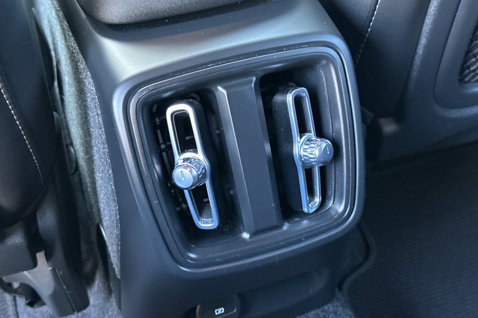 Certified 2023 Volvo XC40 Recharge Core image 14