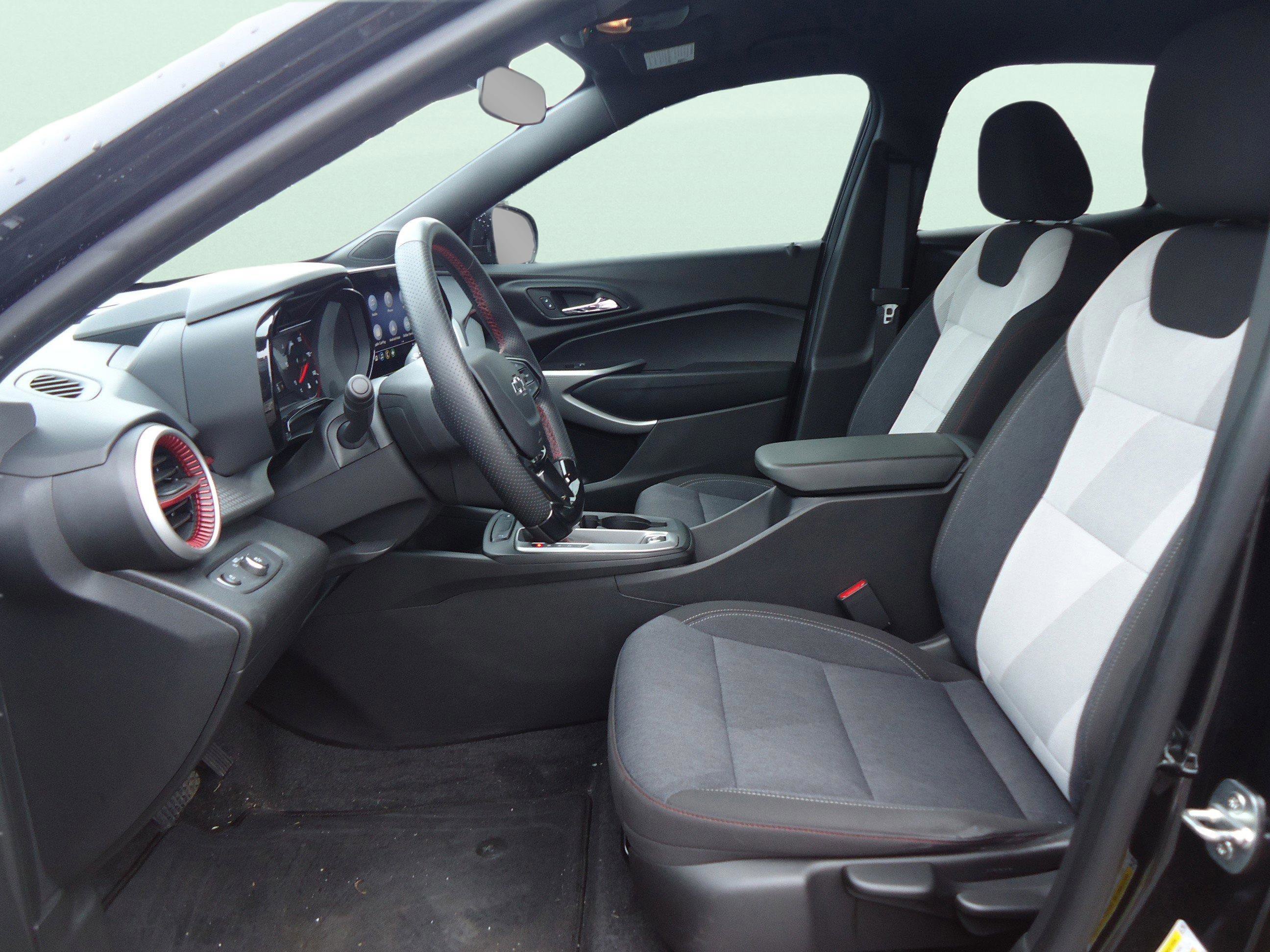 Used 2024 Chevrolet Trax RS image 22