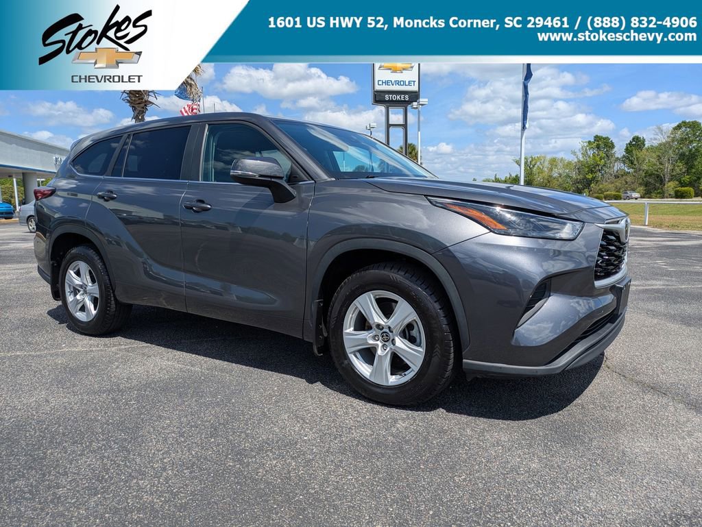 Used 2023 Toyota Highlander L FWD image 1