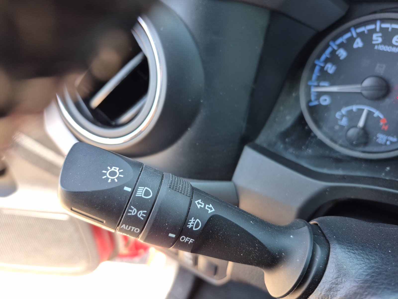 Certified 2023 Toyota Tacoma TRD Off-Road AWD/4WD image 32