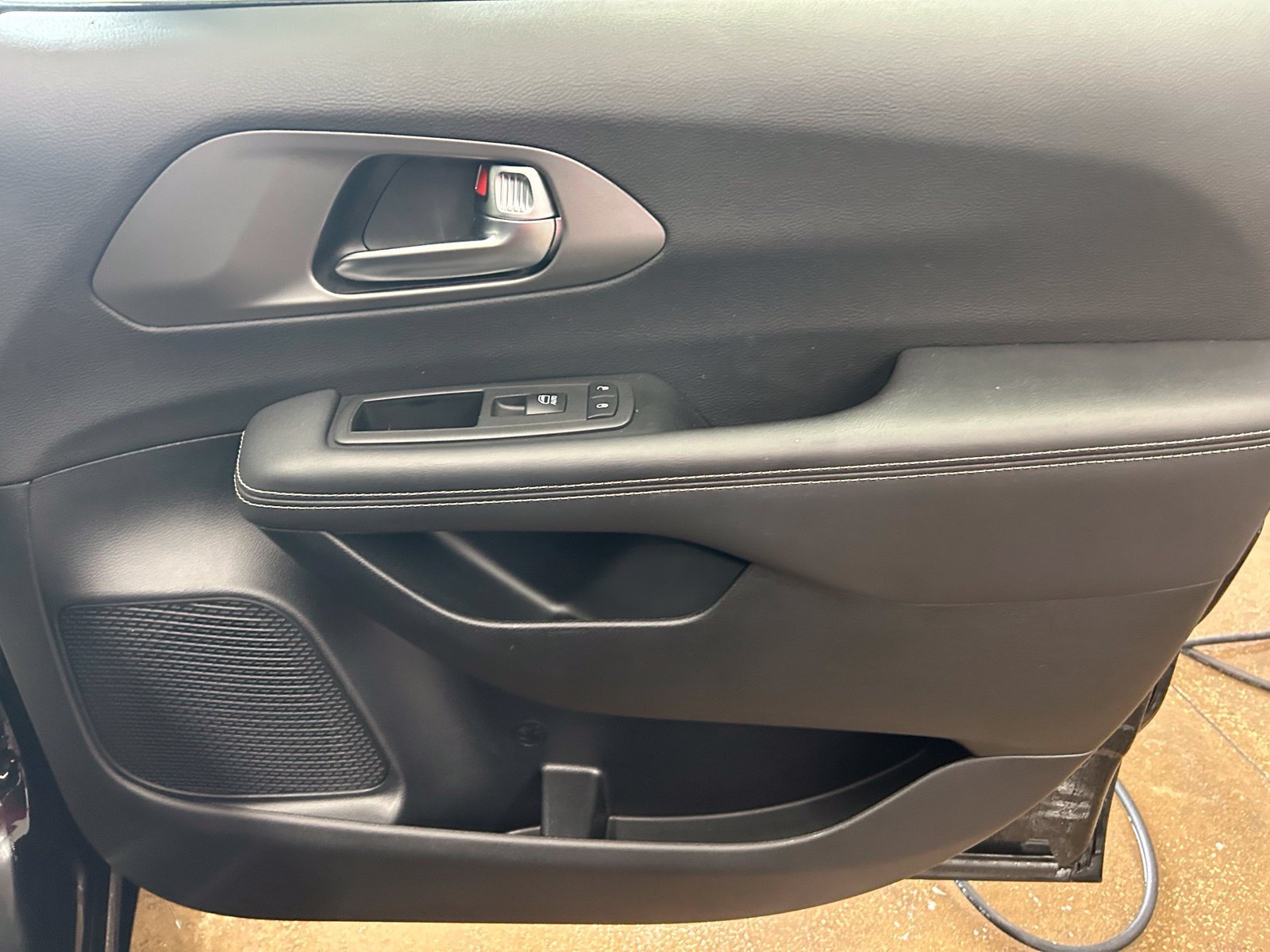 Certified 2025 Chrysler Pacifica Select FWD image 31