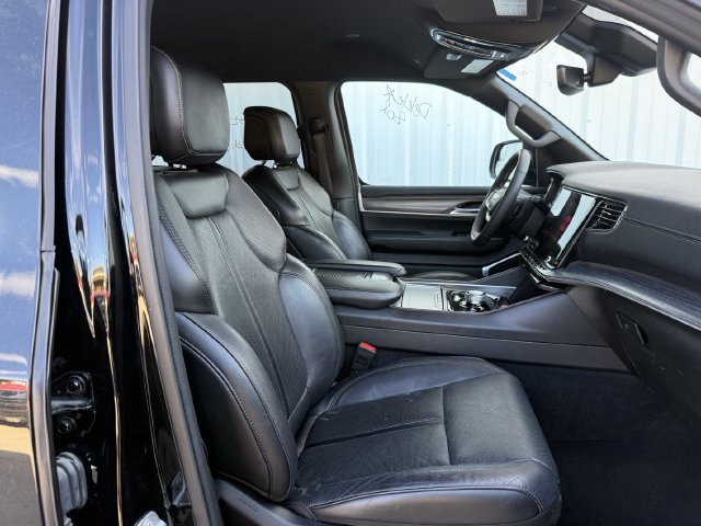 Used 2024 Jeep Wagoneer L Series II RWD image 27
