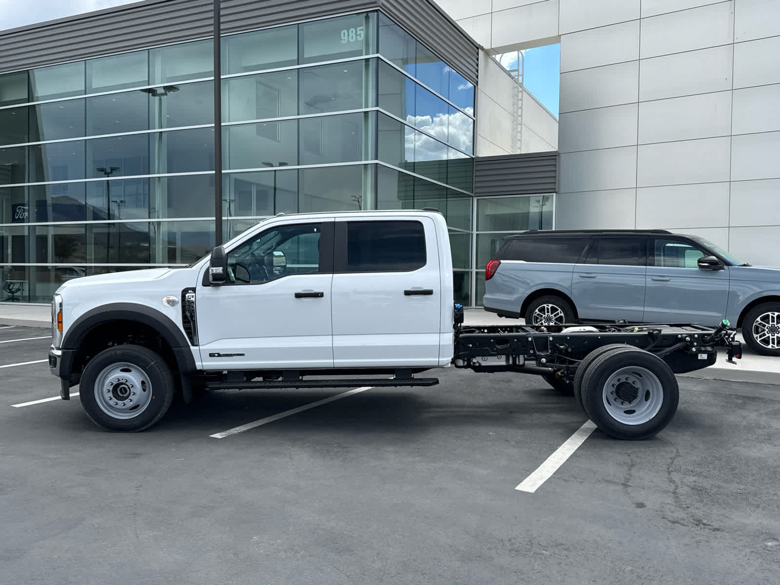 New 2026 Ford F550 4x4 Crew Cab Super Duty w/ XL Chrome Package image 10